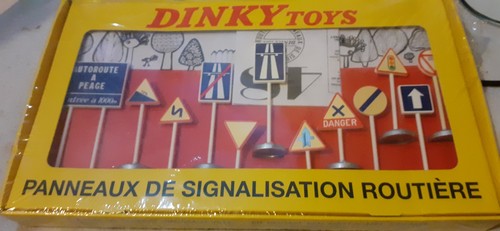 Dinky french road signs - dinky,