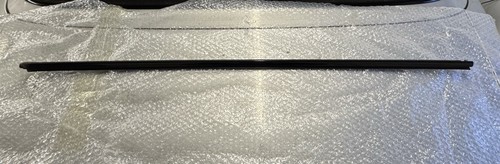 Bmw e46 driver side rubber - side,