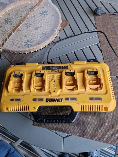 Dewalt dcb104 18v multiport - dcb104,