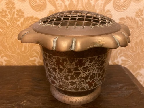 Vintage brass flower pot - brass,