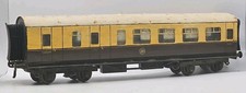 VINTAGE O GAUGE GWR CHOCOLATE & CREAM THIRD CLASS MODEL COACH UNBOXED