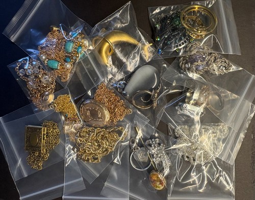 Vintage costume jewelry lot - costume,