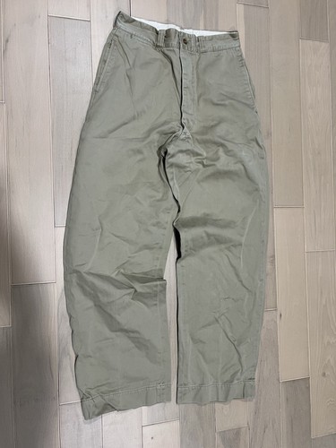 Vintage 1940s 50s tan - tan, button