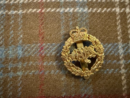Vintage british army cap badge - army,