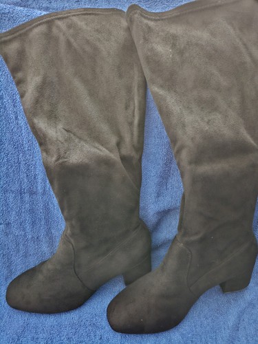 Knee high black boots size - high,