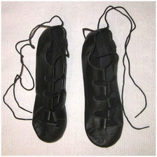 IRISH DANCE SHOES IN BLACK LEATHER, NEVER WORN. SIZE UK5 (ADULT / OLDER CHILD).