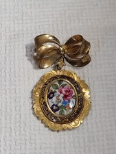 Vintage Gold Tone Bow &