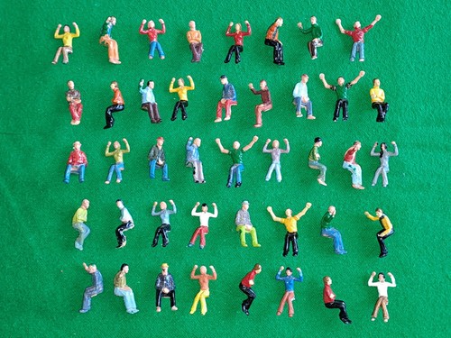 C168 c141 subbuteo x42 figures - c168,
