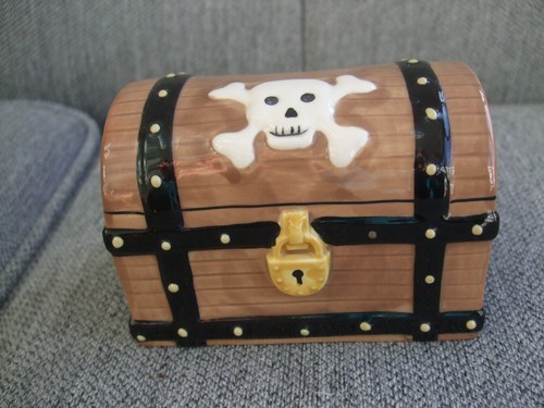 Pirate treasure chest ceramic - treasure,