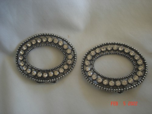 Lovely vtg women large oval - lovely,