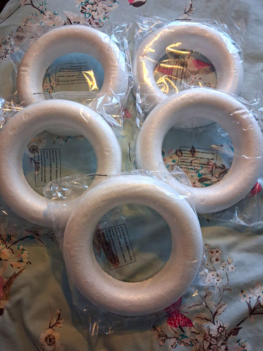 Polystyrene wreath half - half, ring