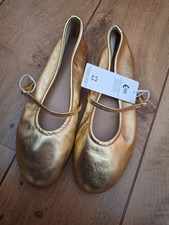New M&S Size 5 Gold Soft Upper