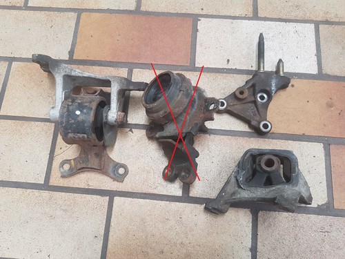 Set engine mount engine mounts