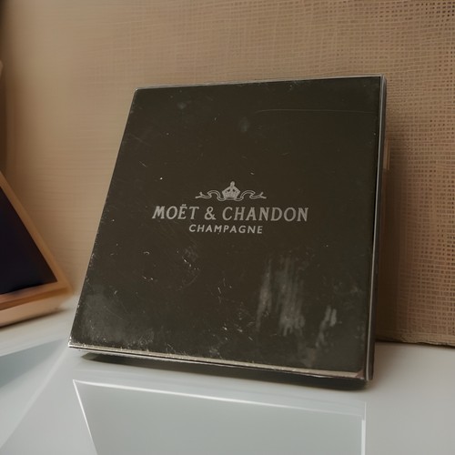Moet chandon champagne - &,