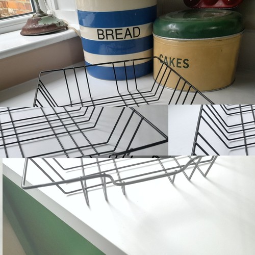 Black wire letter tray - 1,