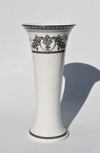 24cm wedgwood contrasts vase - 24cm,