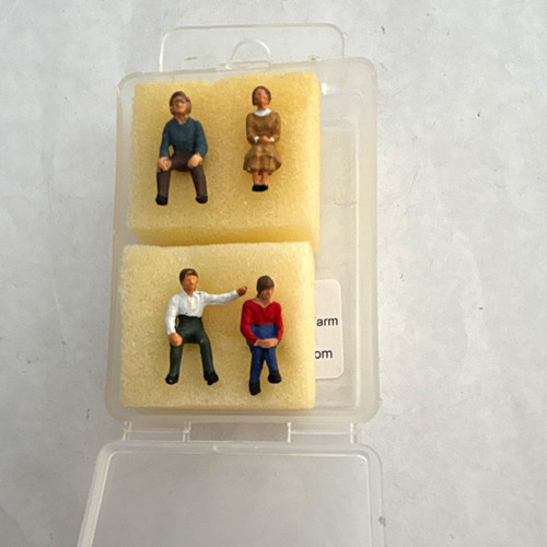 Seated people figures oo - seated,