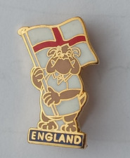 England Bulldog Flag Crest Football Enamel Pin Badge.    PB2-357
