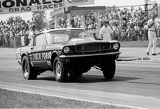 Motor Racing Ford Mustang drag