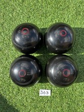 Great condition / GREENMASTER LAWN BOWLS size 3 With Mitre Bowls Bag