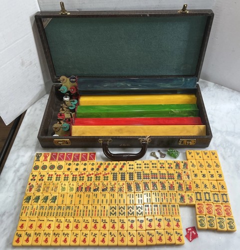 Vintage mah jong set - jong,