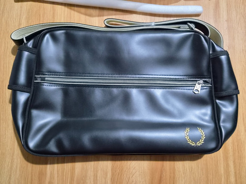 Fred perry classic - fred, shoulder