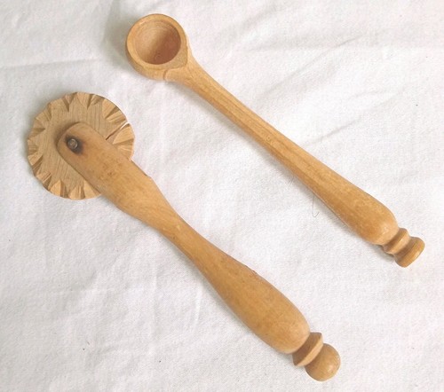 Vintage wooden pastry cutter - vintage,