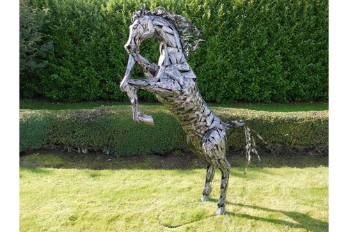 Large standing horse garden - standing,