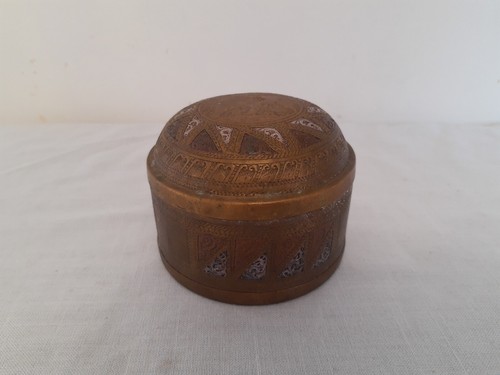 Vintage metal trinket box - metal,