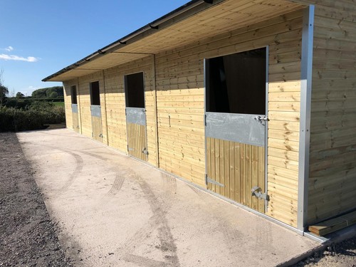 Four stable block - x,