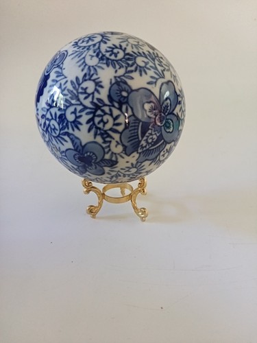 Blue white porcelain - &,