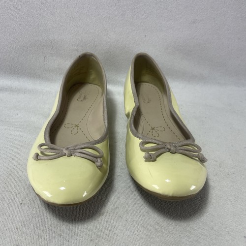 Clarks carousel ride - carousel, pale