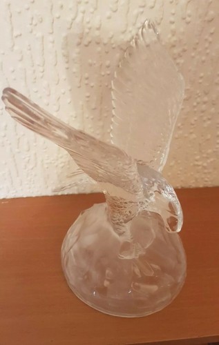 Stunning pressed glass eagle - stunning,