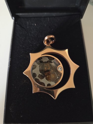 75ct pallasite meteorite - 74.75ct,