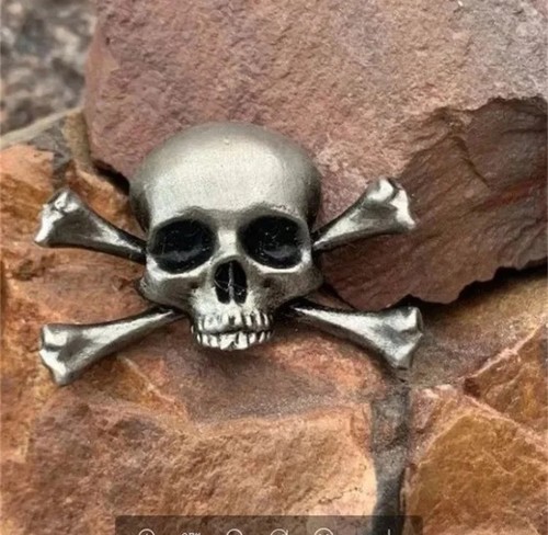 Skull biker rocker - pin, badge