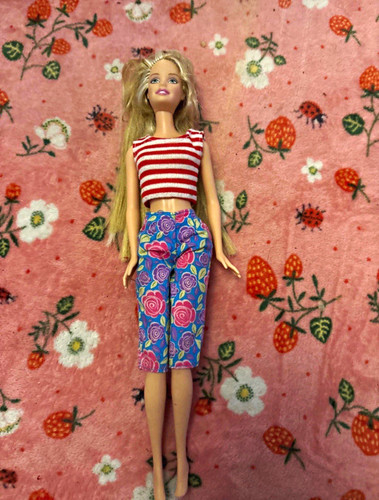 Blonde barbie fashion doll - blonde,