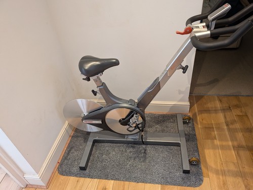 Keiser black indoor studio - m3,