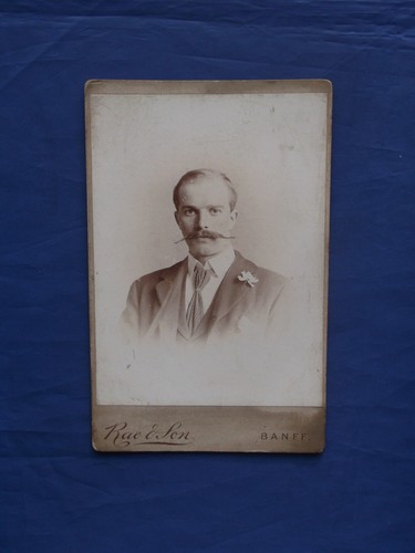 Cabinet card man - cabinet, with