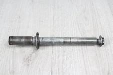 Front axle wheel bolt thru