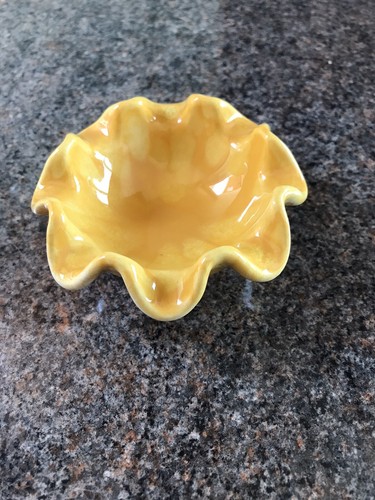 Rare wade mini - glazed, ruffle