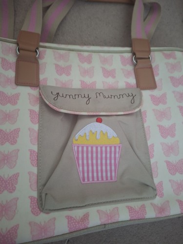Yummy mummy butterfly - mummy, changing