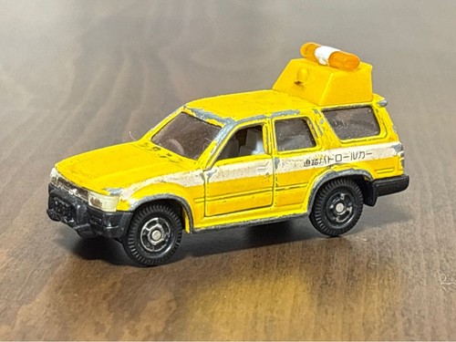 Tomica red box toyota hilux - box,