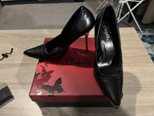 Women’s sexy Pleaser