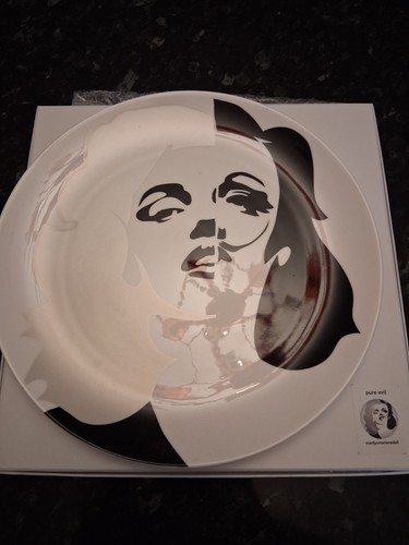 Royal doulton plate - plate, pure