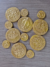 12 edible fondant gold coins