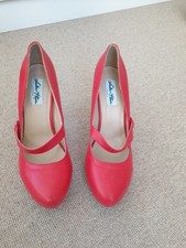 Lulu Hun Cherry Red Leather Hidden Platform Mary Jane Button Strap. Size 8. NWOT