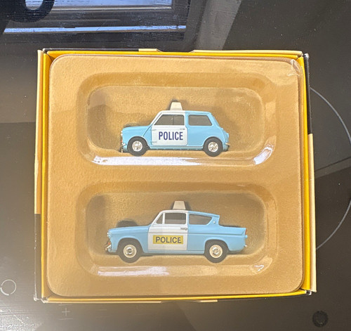Vanguards police panda cars - police,