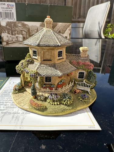 Lilliput lane tollbooth - lane,