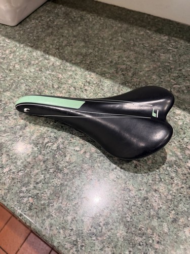 Carrera saddle
