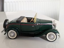 1932 Ford V8 Green Cabriolet 1:24 Diecast Model Car No Box
